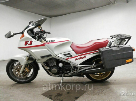 Мотоцикл спорт турист Honda VFR750F рама RC24 модификация 