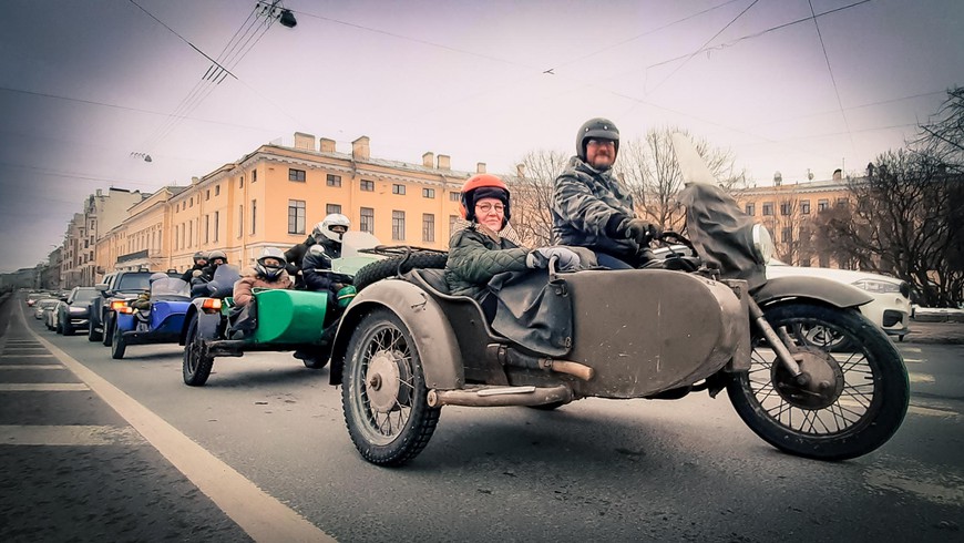 Аренда мотоцикла Урал Сити черного цвета с коляской в Москве