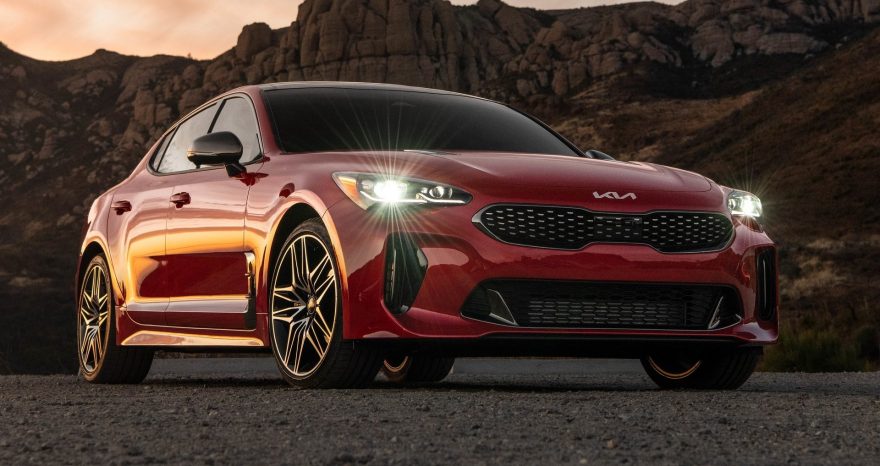 Стайлинг Kia Stinger черной полиуретановой пленкой и антихром 