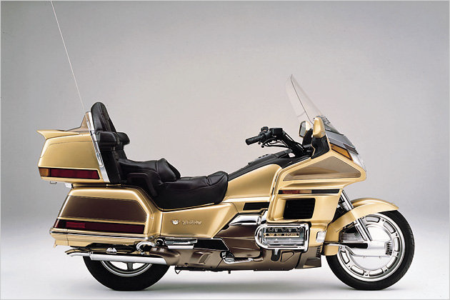 Характеристики мотоцикла HONDA GOLDWING GL1000 1975 г