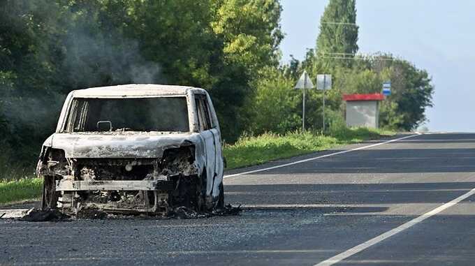 Сломанный Скомканный Помятый Автомобиль После Аварии 