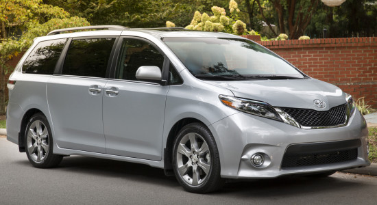 Экономичный гибридный минивэн Toyota Sienna 2024 