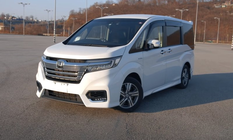 Купить минивэны Honda Stepwgn 2017 года по цене от 1 375 000 