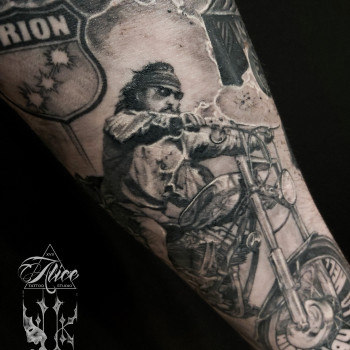 Tattoo moto