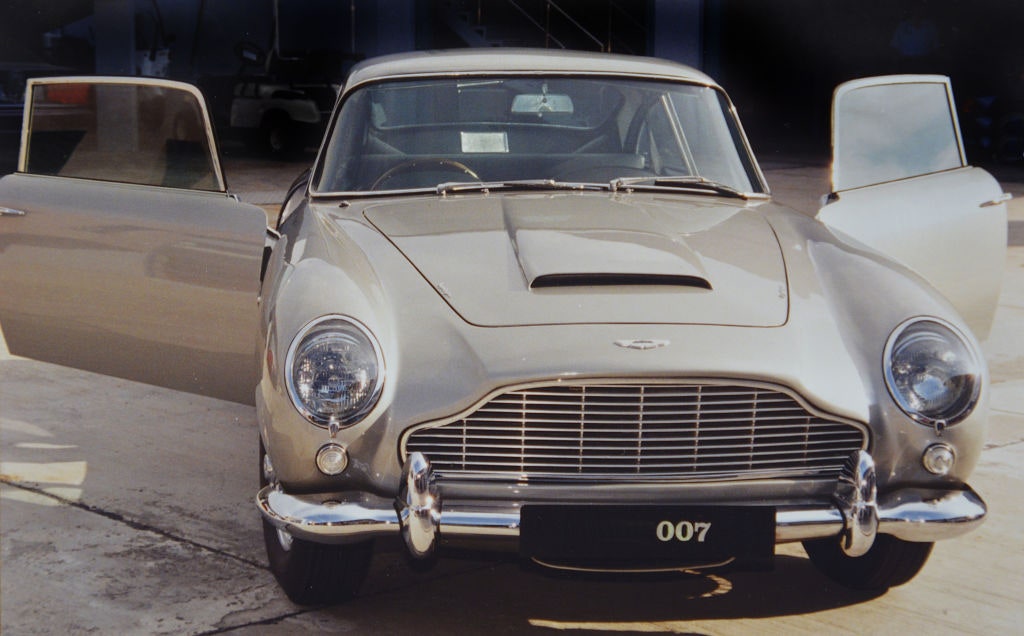 Взгляните на шпионский спорткар Aston Martin DB5 Джеймса 