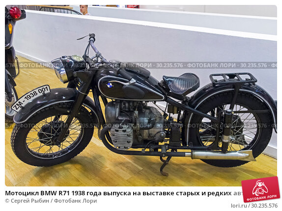 Мотоцикл BMW R71 1938 года выпуска на выставке старых и 