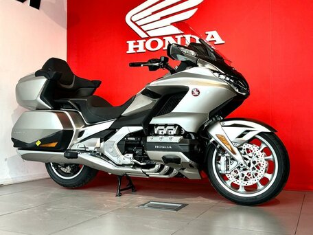 Купить мотоциклы Honda DN-01 по цене от 550 000 рублей 