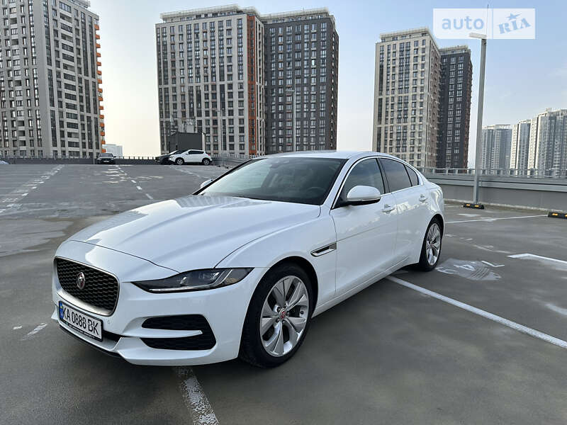 Длиннобазный Jaguar XF L стал первой китайской моделью 