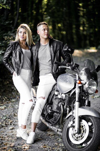 Скачать картинки Moto de la pareja 